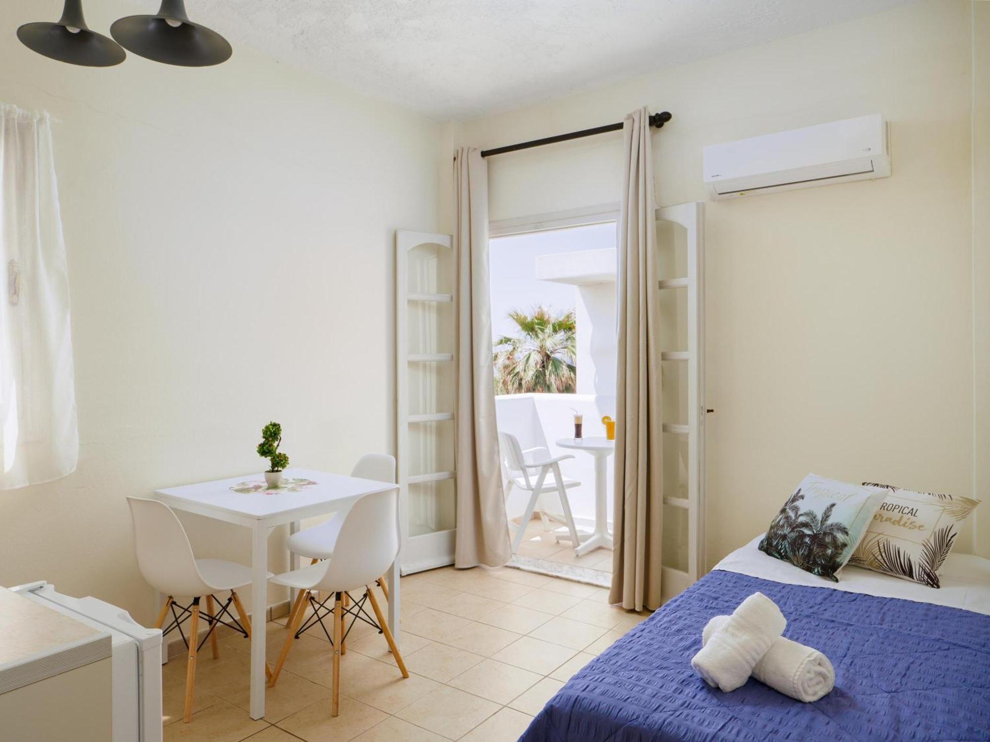 Divina Seaside Apartments By Estia Goúves Eksteriør bilde